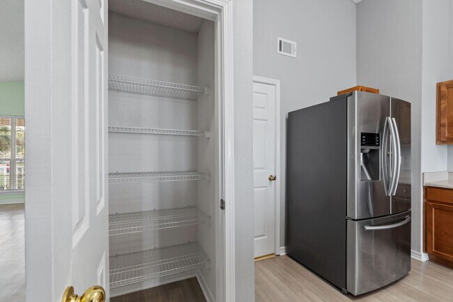 Building Photo - 742 Saltair Ln