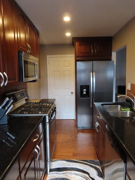Building Photo - 2636 Sorento Rd