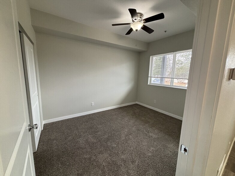 Building Photo - 1601 Kimbark St