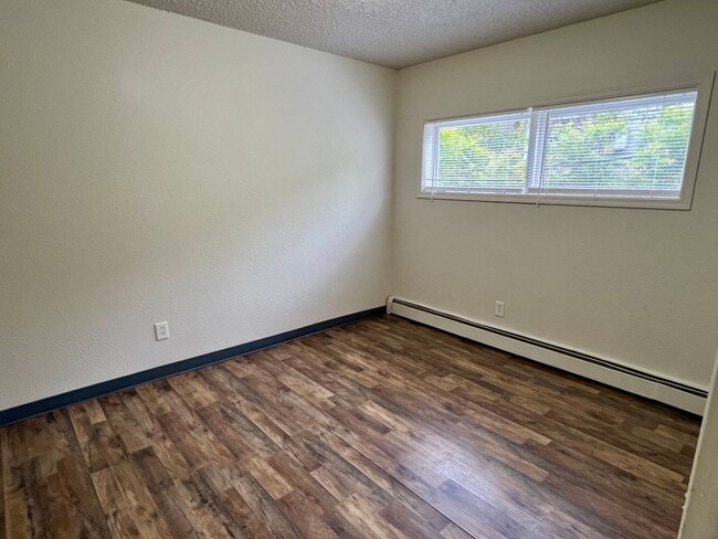 Building Photo - 4006 Iowa Dr