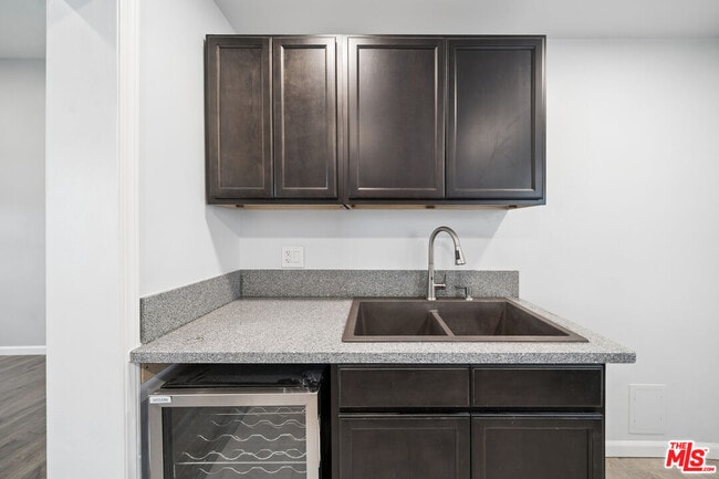 Building Photo - 1543 W 23rd St