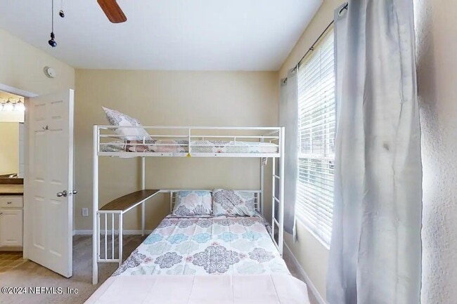 Building Photo - 13703 Richmond Park Dr N