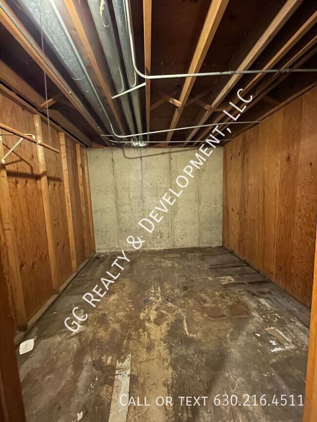 Building Photo - 13 Simpson St