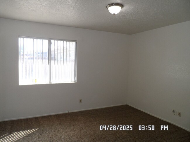 Building Photo - 3 Bedrooms, 2 Bathroom, Large Fully Fenced...