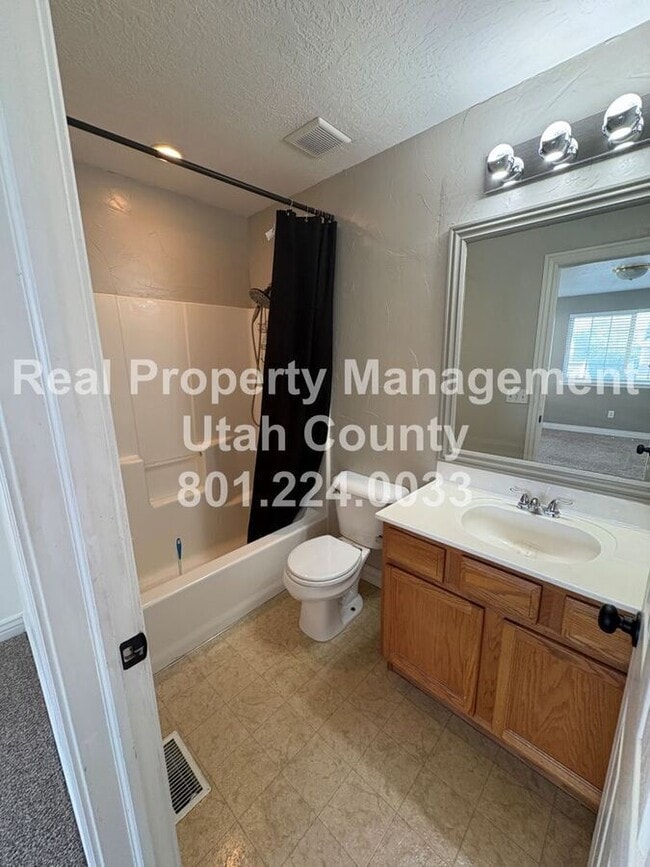Building Photo - 1354 Dunmore Dr