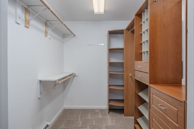 Building Photo - Spacious 5 Bedroom Home on 6 Acres – North Pole, Alaska