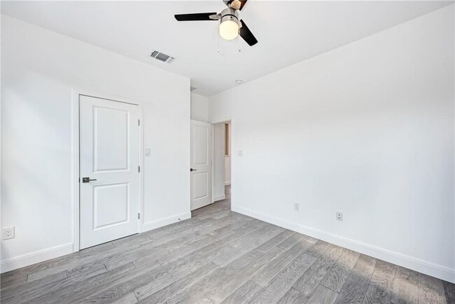 Building Photo - 6111 Begonia Cir