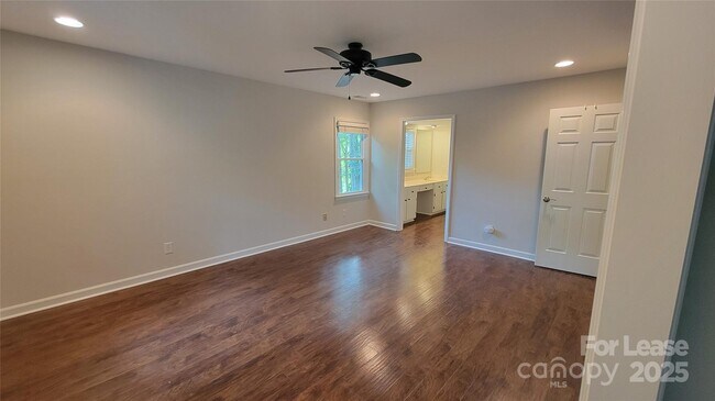 Building Photo - 9424 Whitethorn Dr