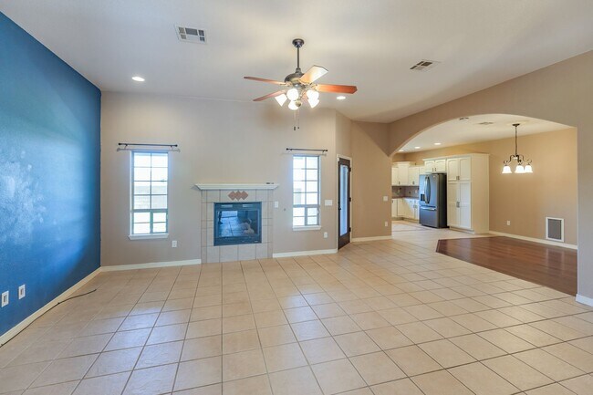 Building Photo - 3 bed 2 bath beautiful home!