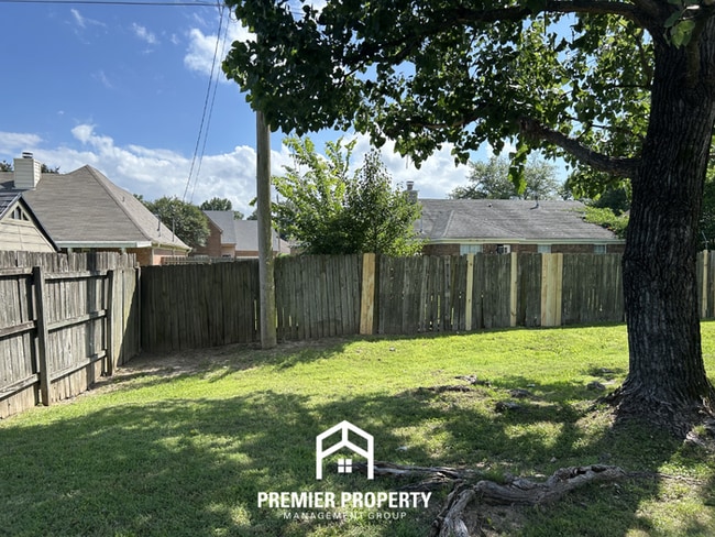 Building Photo - Charming 3BR/2BA Near Southwind | High Ceilings, Hardwood Floors & 2-Car Garage