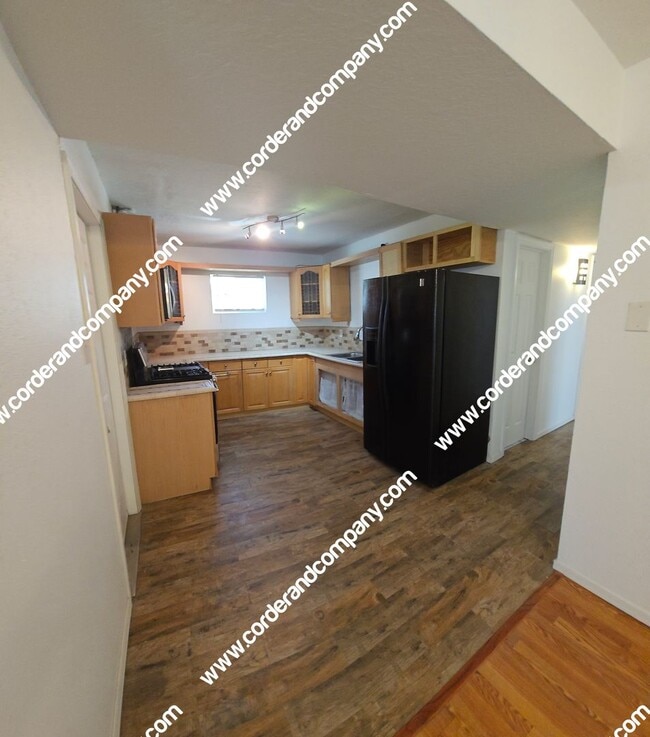 Building Photo - Nice 3 Bedroom, 2 Bathroom and 1,120 Sq Ft...