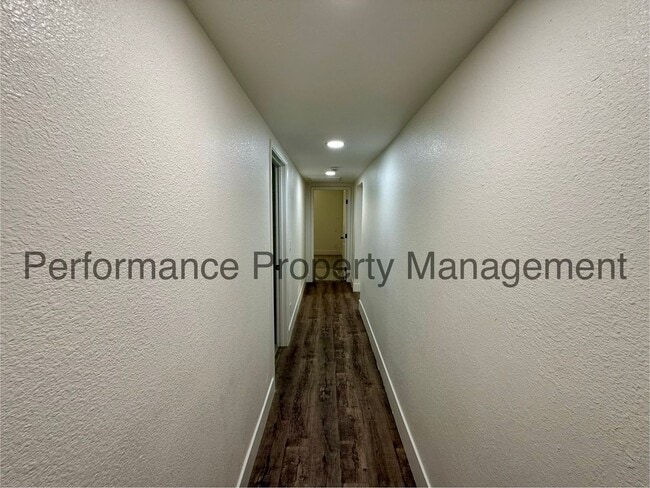 Building Photo - Charming 3 Bed/2 Bath N Bakersfield Home w/ $0 Deposit Option