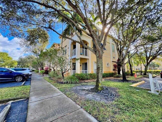 Building Photo - 120 Jacaranda Country Club Dr