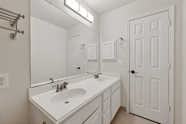 Building Photo - 19715 Azalea Brook Way