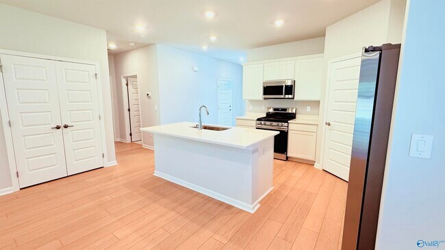 Building Photo - 220 Waylan Rdg Ln