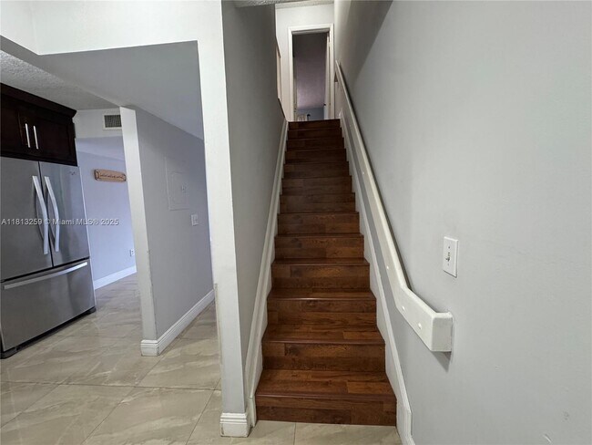 Building Photo - 2610 W 76th St
