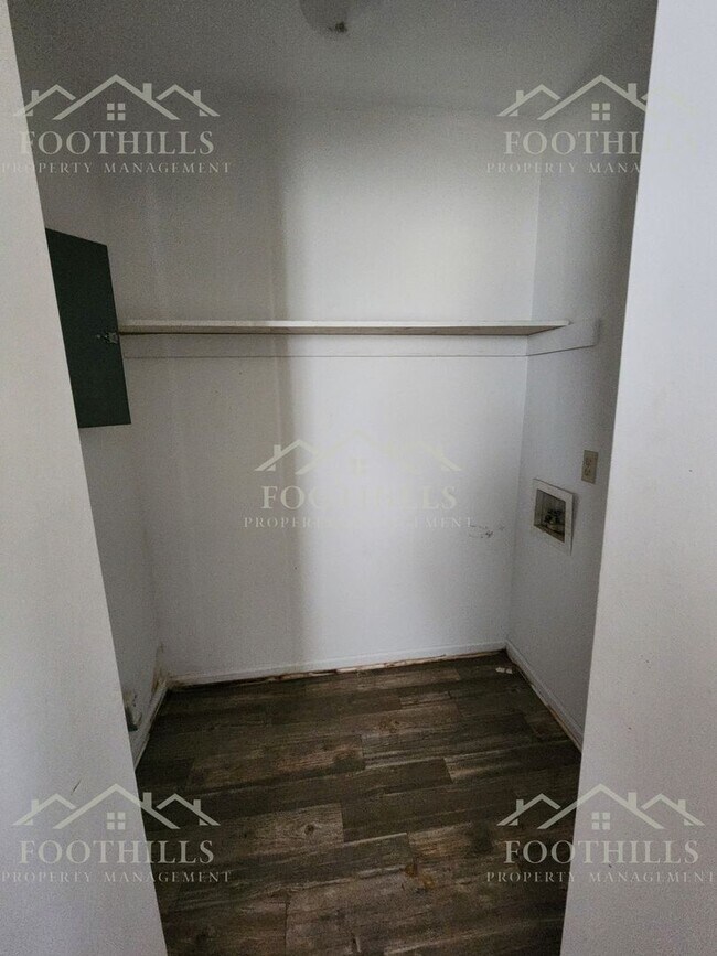 Building Photo - 2-Bed, 1.5-Bath Home with Appliances & Was...