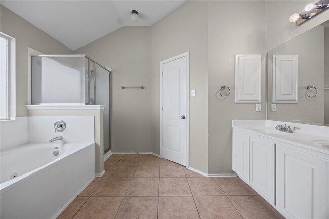 Building Photo - 20521 Farm Pond Ln