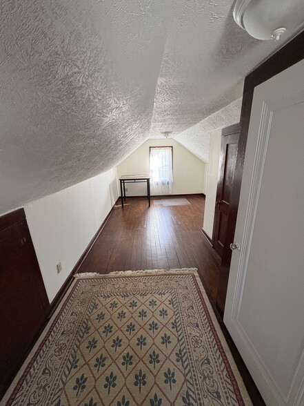 Building Photo - 211 27th St SE