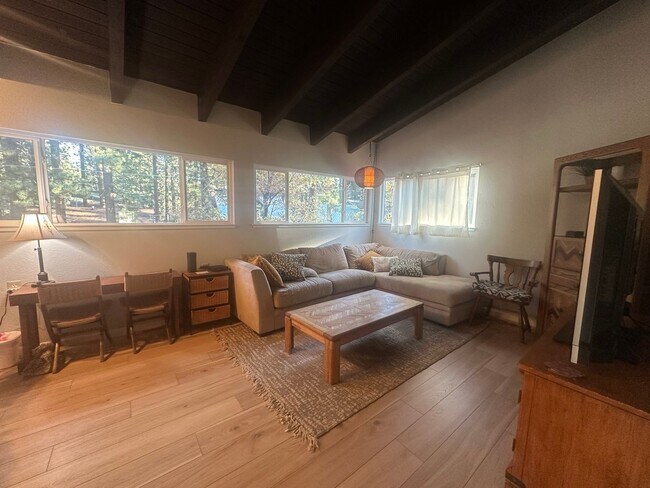 Building Photo - 2577