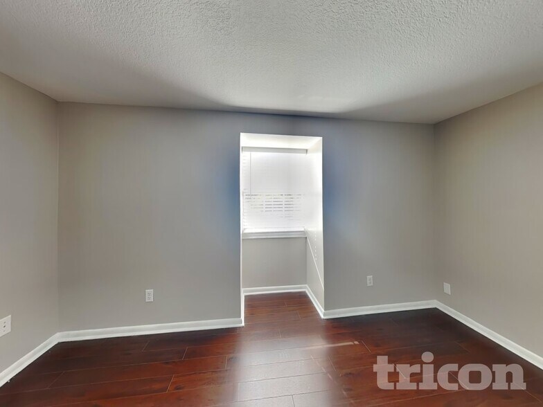 Building Photo - 16511 W Course Dr