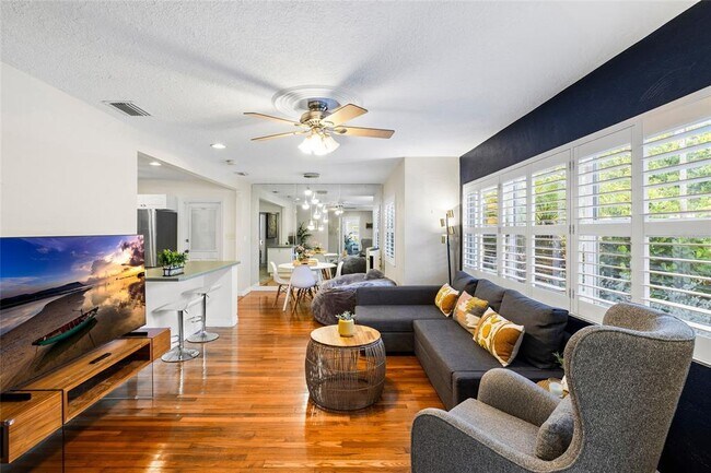 Building Photo - 304 N Matanzas Ave
