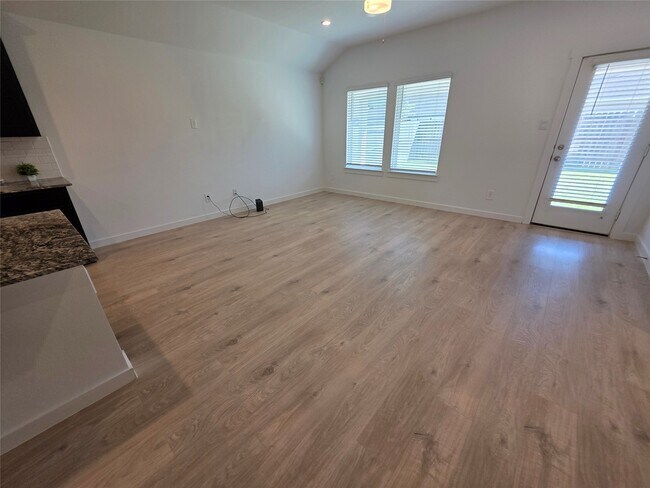 Building Photo - 4923 Edgewood Dr