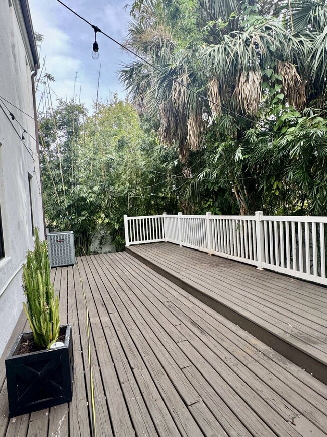 Building Photo - 331 N Trask St