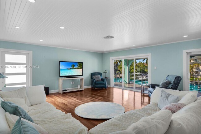 Building Photo - 232 W Seaview Dr