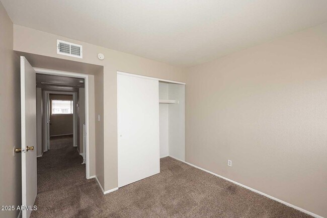 Building Photo - 944 S Valencia