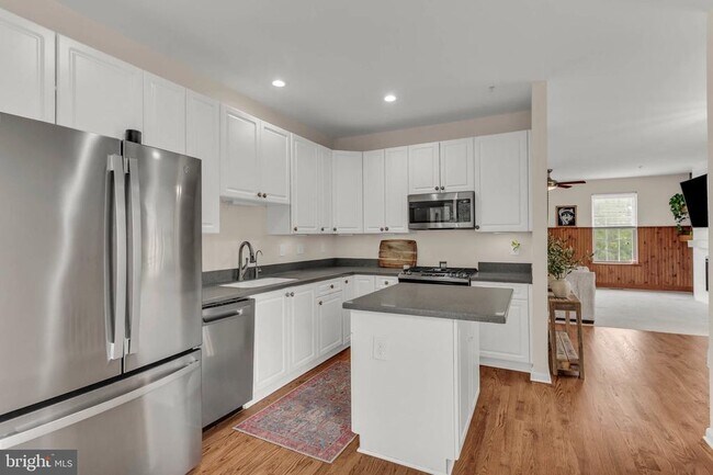 Building Photo - 2152 Millhaven Dr