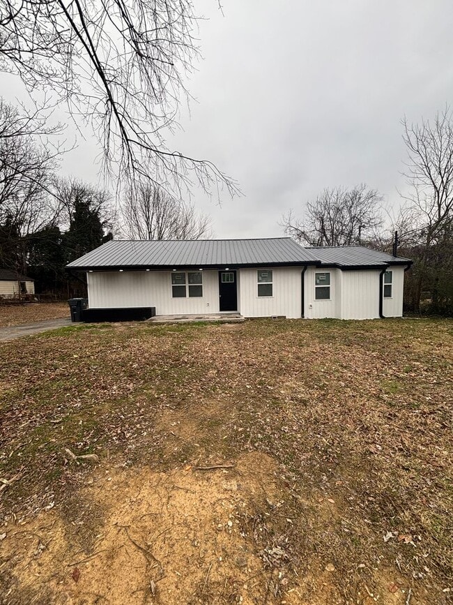 Building Photo - Newly Remodeled 3bd/1bth!!