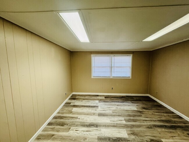 Building Photo - 6 Fox Ln