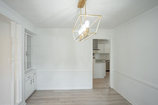 Building Photo - 3120 Edinburgh Dr