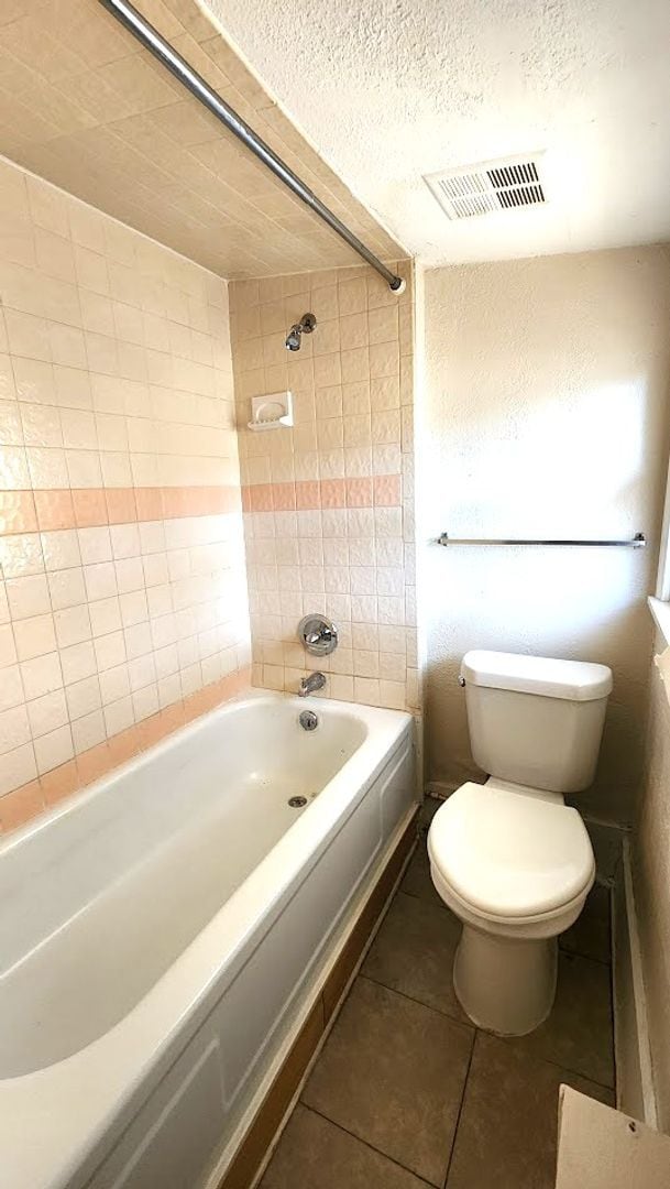 Building Photo - 2 Bed 1 Bath in the University Add Near Paseo and 23rd St Restaurants