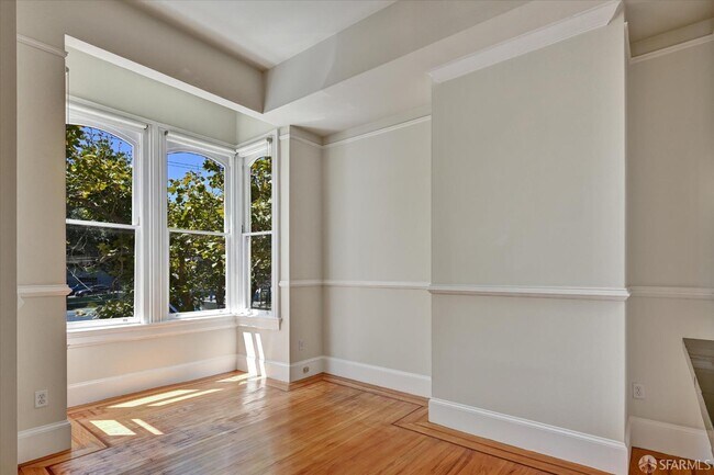 Building Photo - 656 Hayes St