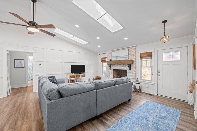 Building Photo - 6115 Gondolier Dr