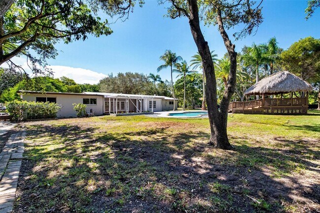 Building Photo - 11301 SW 91 Ave