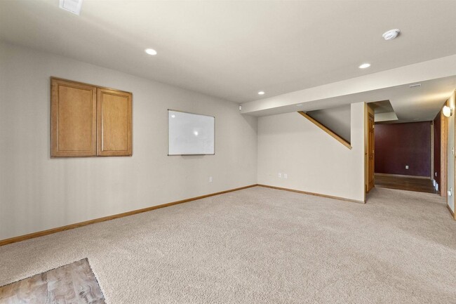Building Photo - 260 N Mallard Dr