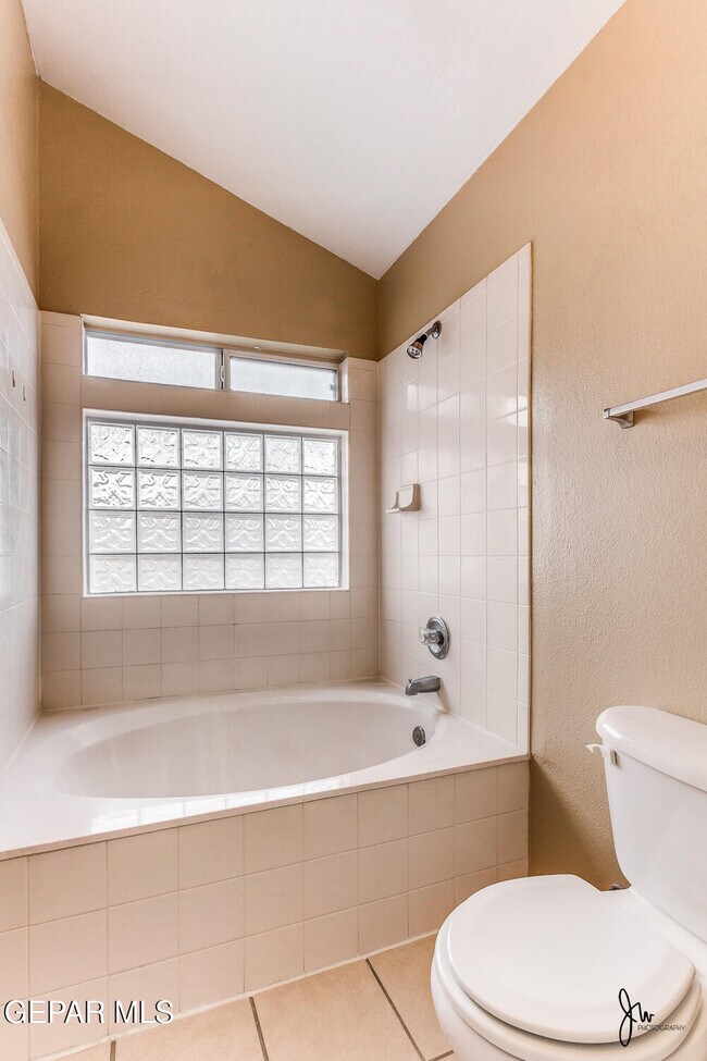 Building Photo - 10789 Pleasant Sand Dr