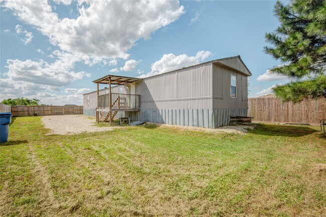 Building Photo - 614 Rd 5707