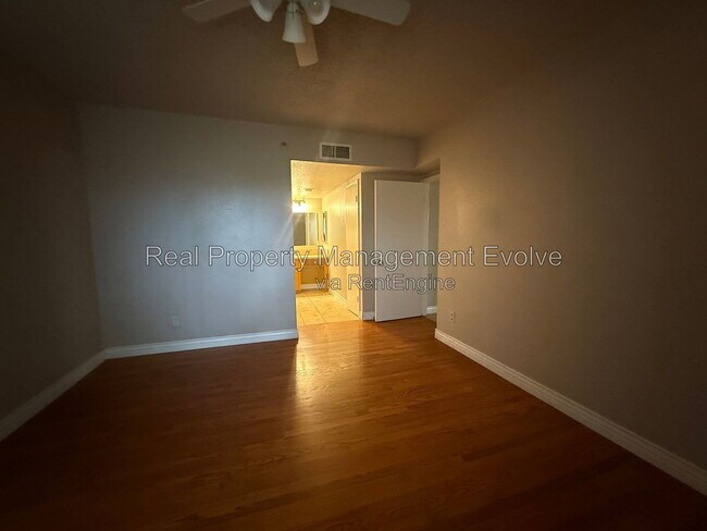 Building Photo - 4554 E Paradise Village Pkwy N