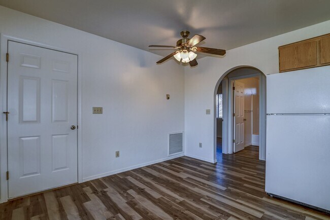 Building Photo - 7100 Roundup Dr