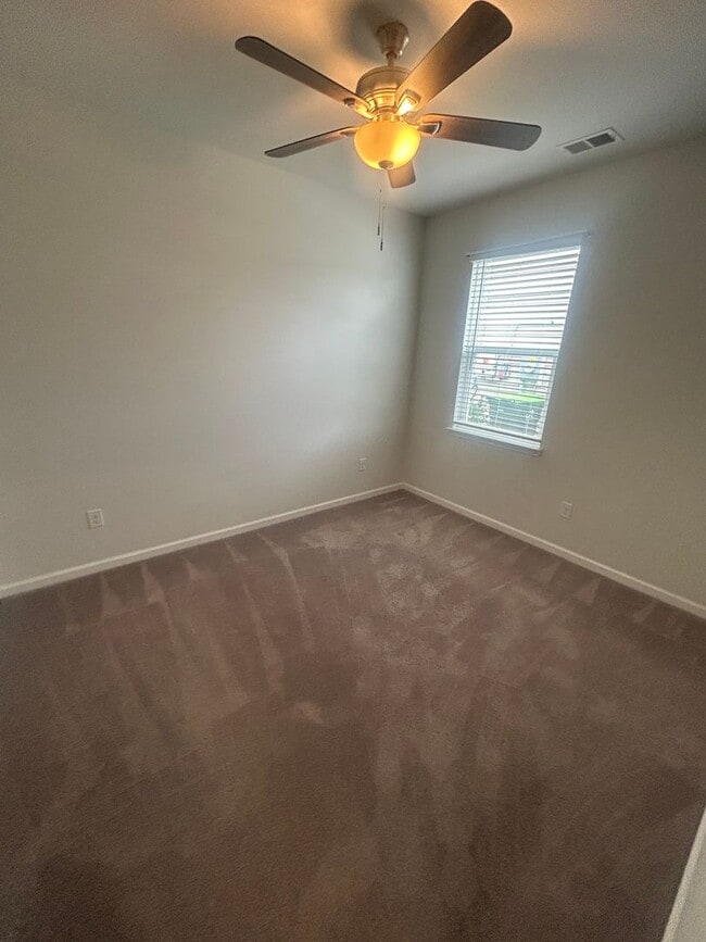 Building Photo - 304 Emery Oak Dr