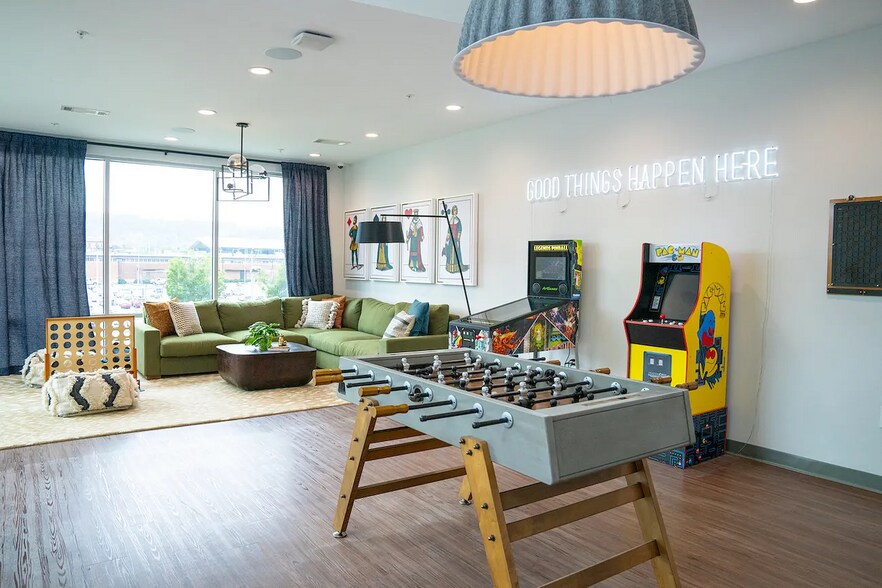 Building Photo - 302 13th St S