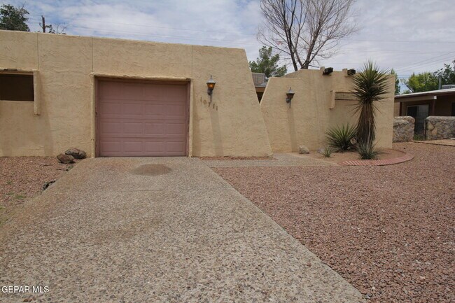 Building Photo - 10711 Ivanhoe Dr