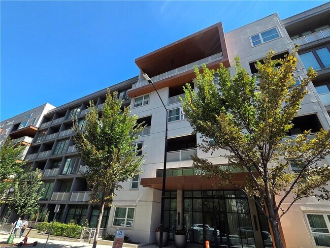 Building Photo - 775 Juniper St NE