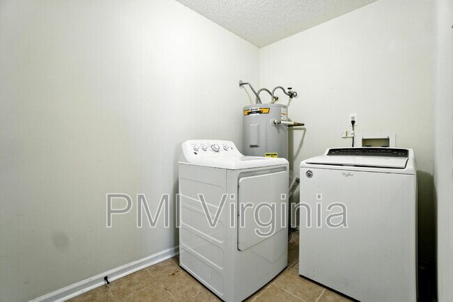Building Photo - 5489 Glenville Cir