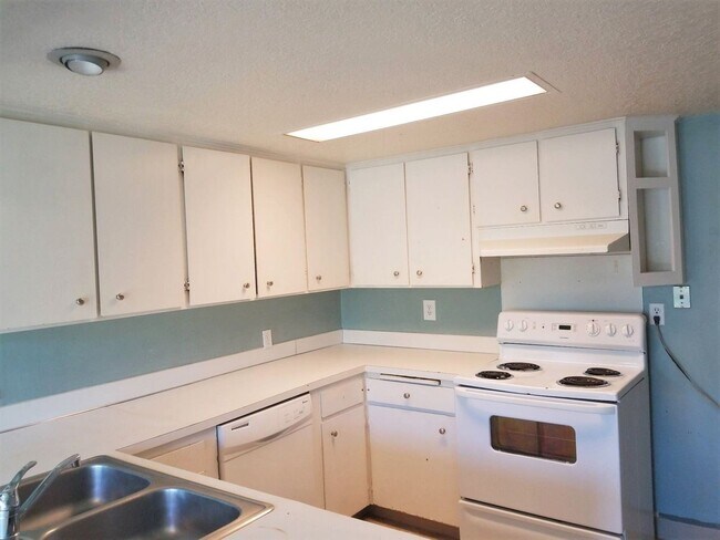 Building Photo - West University 6 bedroom/3 bath with two ...