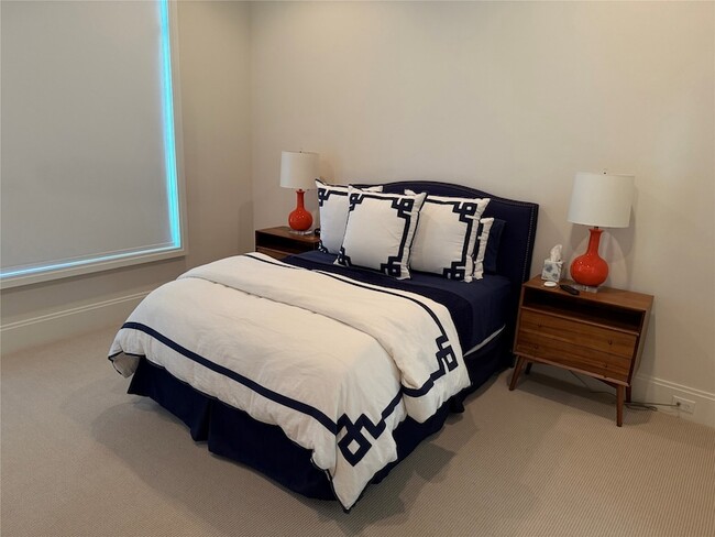 Building Photo - 11 Edge Hill Dr